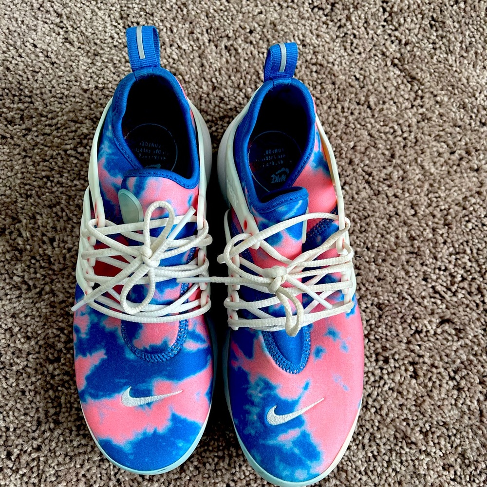 Nike size 7 Air Presto women’s.